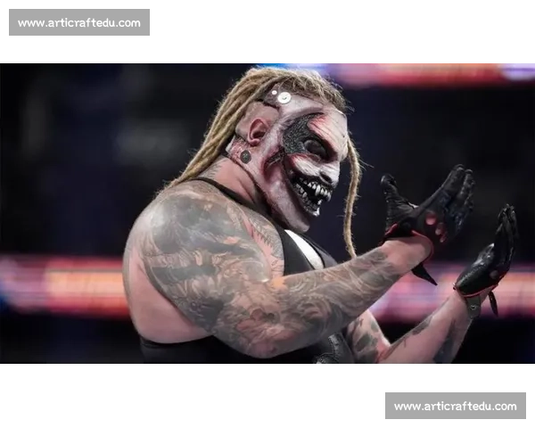 WWE史上最血腥残忍的比赛揭幕 战士们为胜利付出极限代价